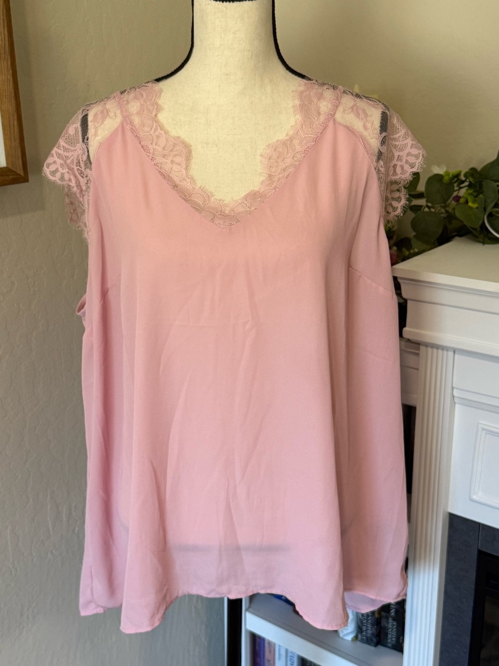 Torrid Georgette Lace-Trim Short Sleeve Blouse in Bleached Mauve Size 1